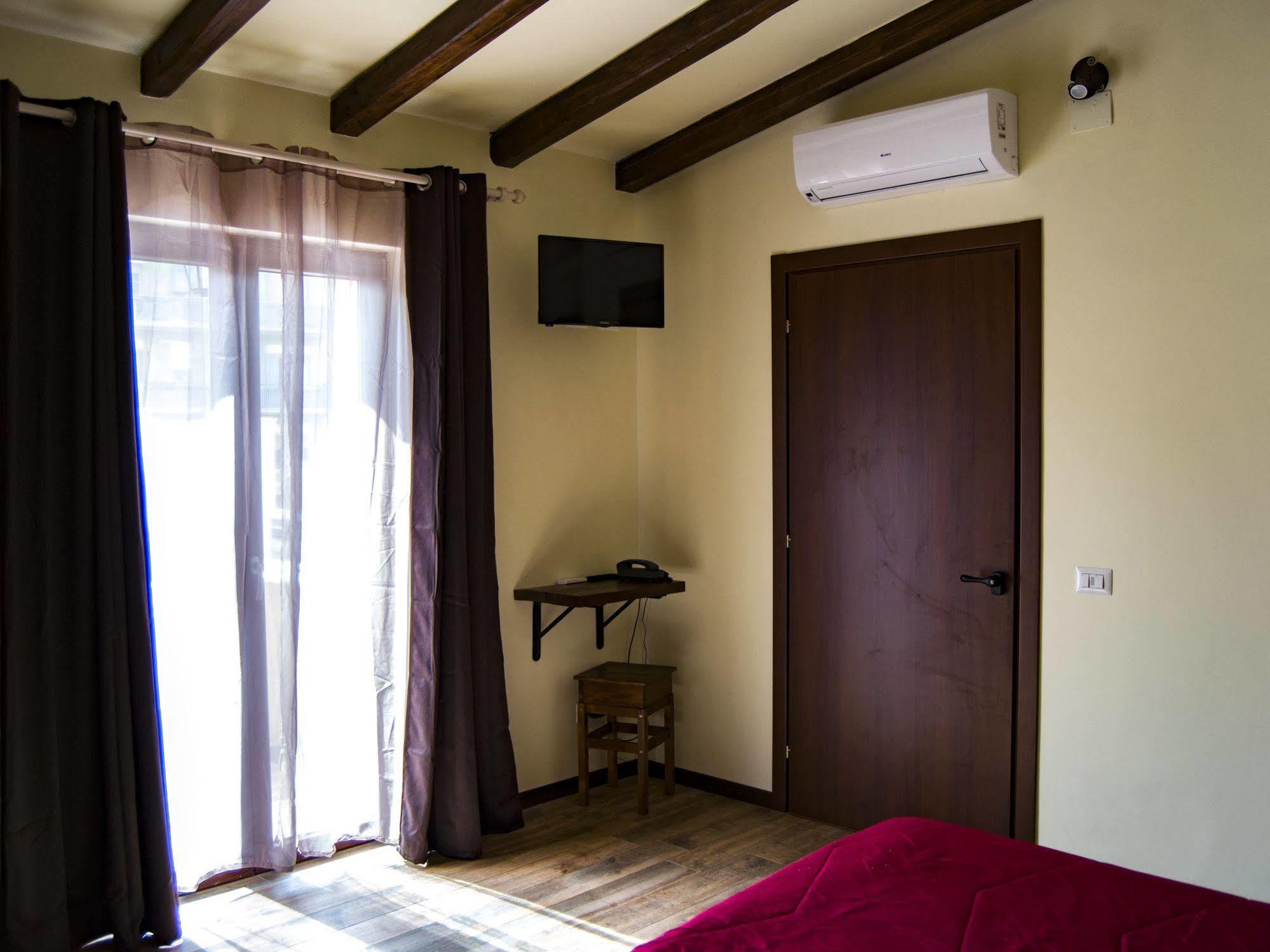 Sleep'N Go Hotel Фиумичино Екстериор снимка