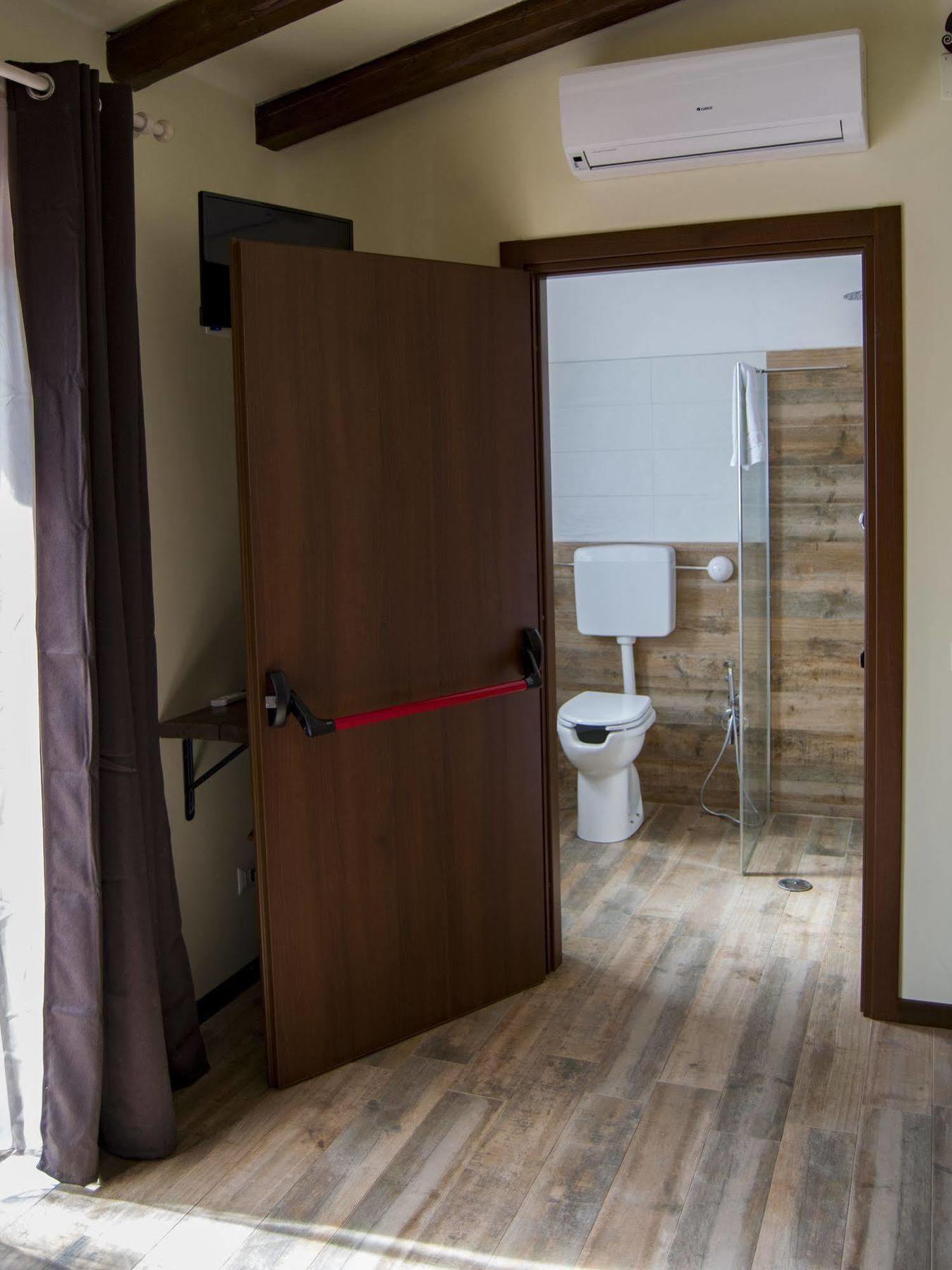 Sleep'N Go Hotel Фиумичино Екстериор снимка